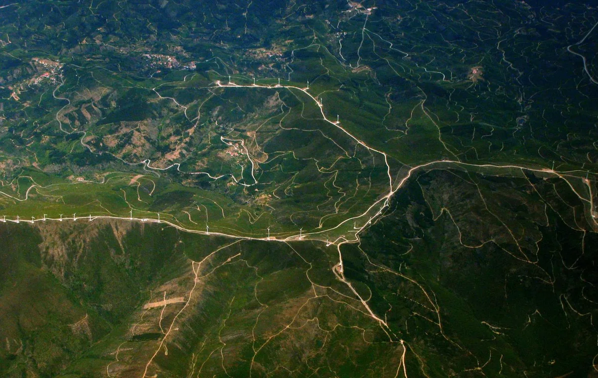 Natural editorial image for AI Inventory Replenishment Optimization